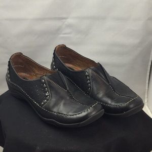 Clark’s Womens 8.5 Black Leather Shoes.